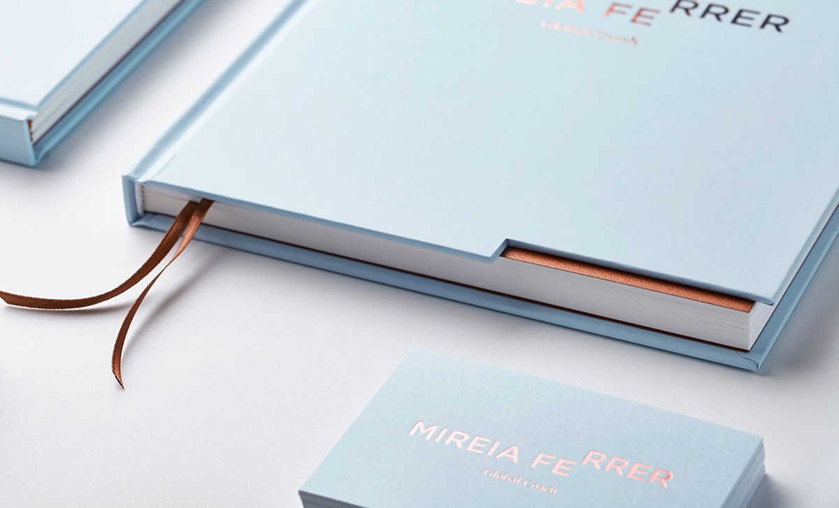 Mireia Ferrer全球教練平臺VI設(shè)計(jì)  筆記本展示