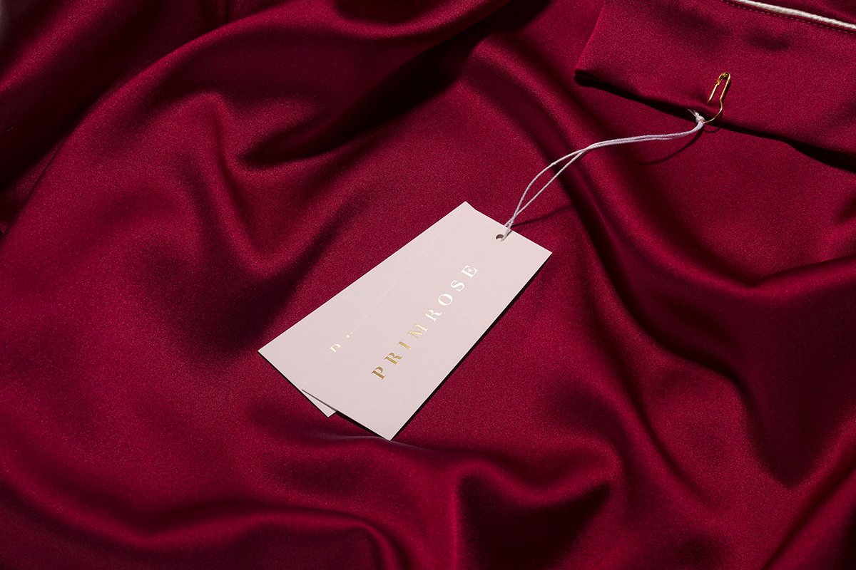服裝品牌VI設(shè)計(jì)，深圳VI設(shè)計(jì)，深圳品牌識(shí)別設(shè)計(jì)，深圳品牌視覺識(shí)別塑造，深圳包裝設(shè)計(jì)，左右格局